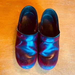 Dansko Maroon Clogs European size 39 Good Condition